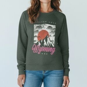 Green Wyoming Graphic Sweatshirt Mountains Sun